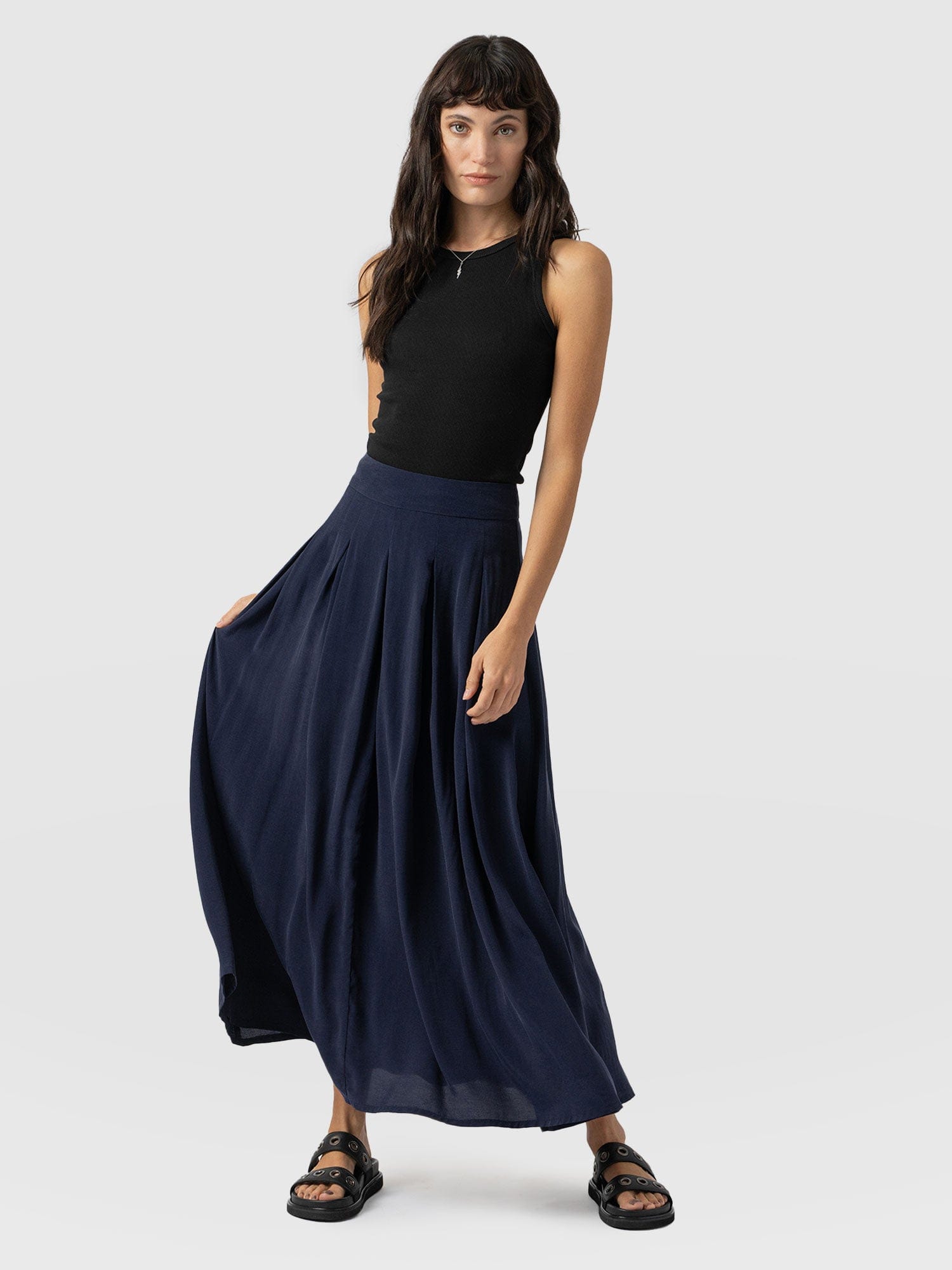 Eliza Pleated Skirt Navy - Women's Skirts | Saint + Sofia® EU